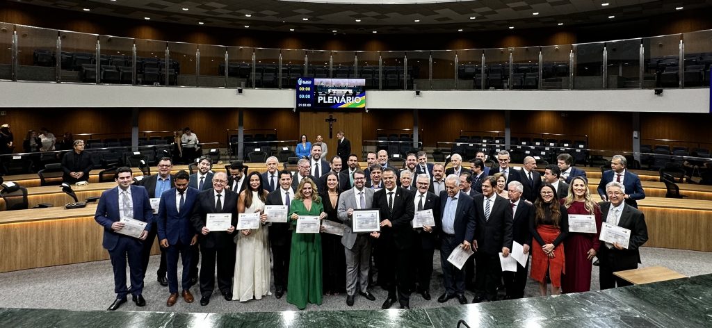64 diretores da 50ª Diretoria da Acieg receberam a homenagem. (Foto: Lucas Almeida)