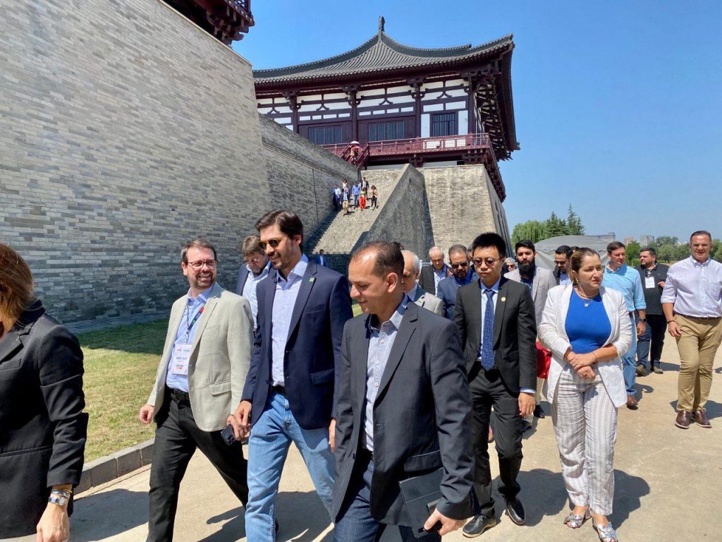 Rubens Fileti e Vice Governador Daniel Vilela (MDB) durante viagem na China no mês de junho. (Foto: Reprodução)