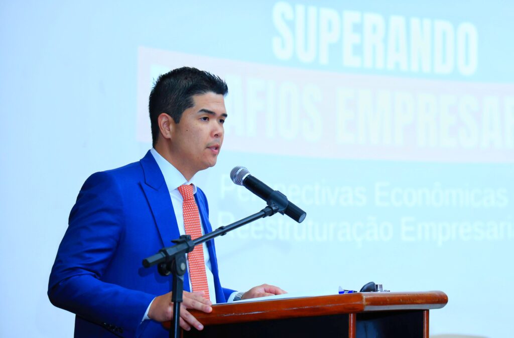 Filipe Denki no evento Superando Desafios Empresariais