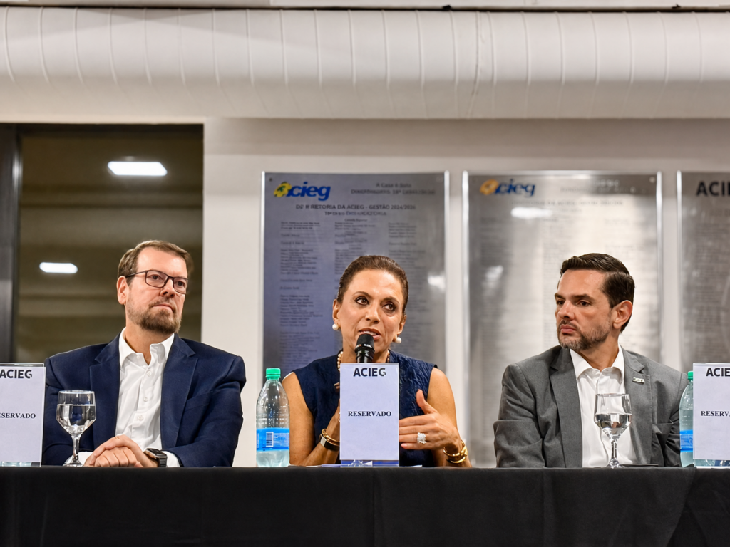 Gracinha Caiado participa da reunião de diretoria da ACIEG